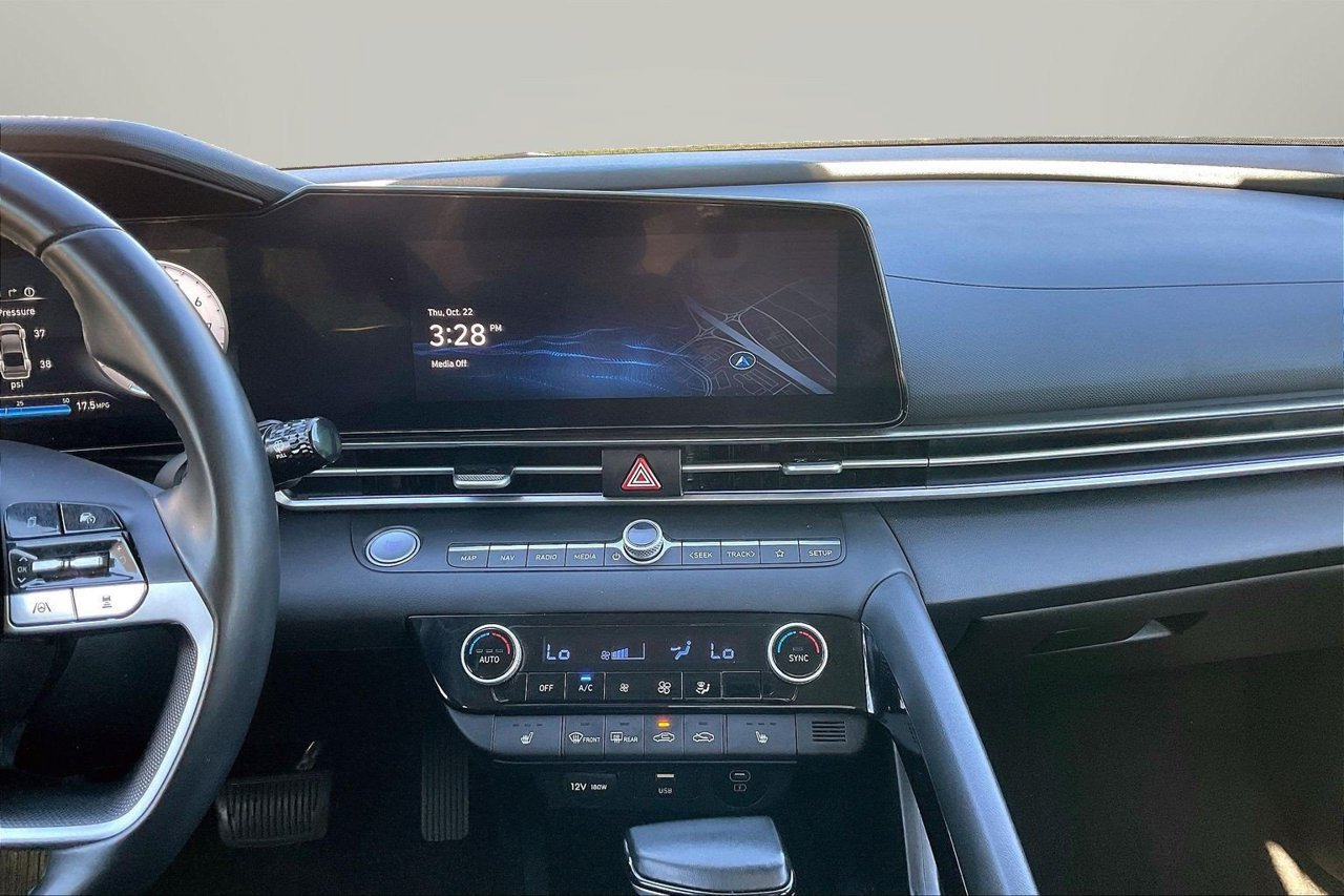 Used 2025 Hyundai Elantra SEL FWD image 12