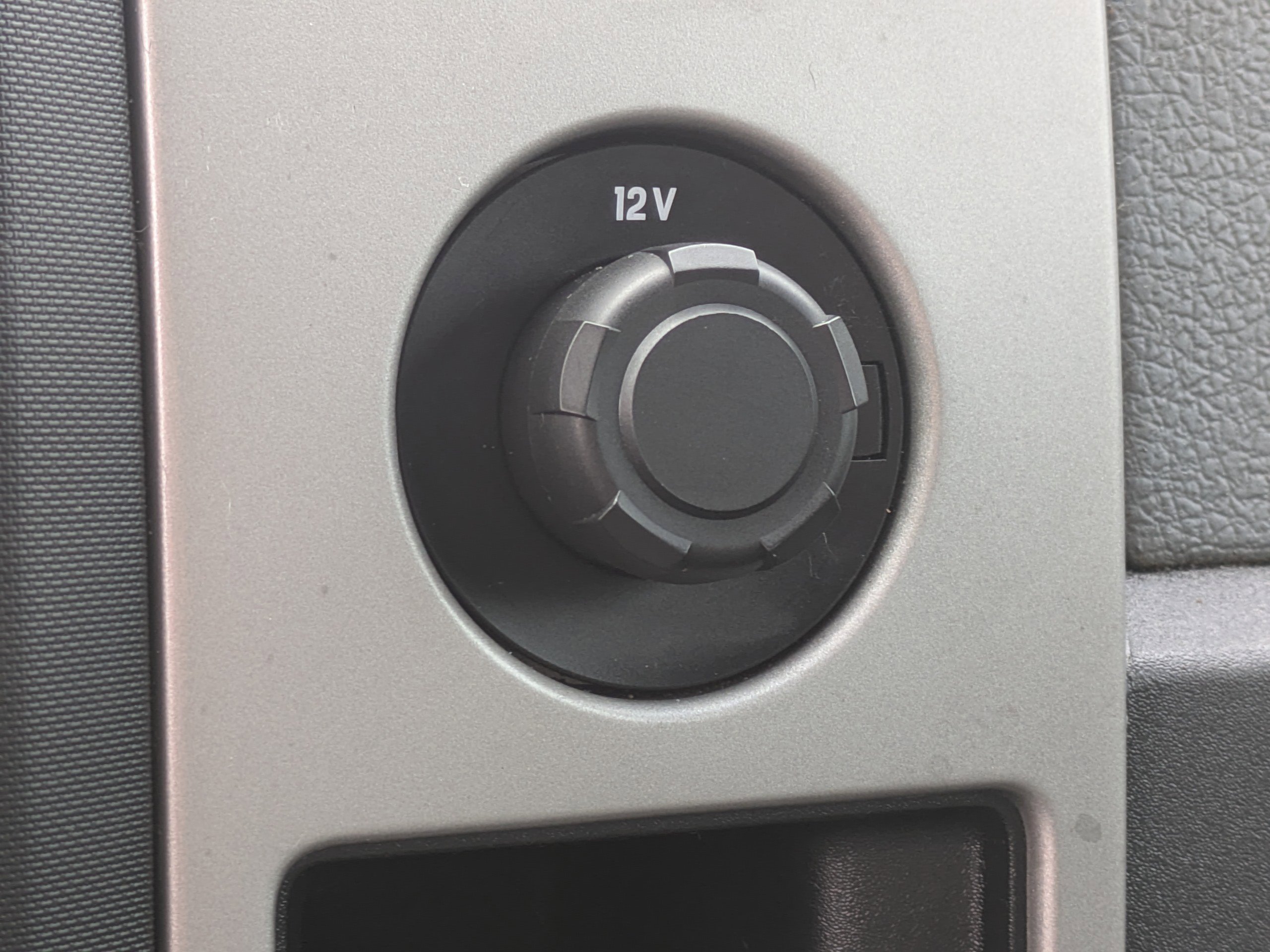 Used 2011 Ford F150 XLT w/ XLT Chrome Pkg image 26