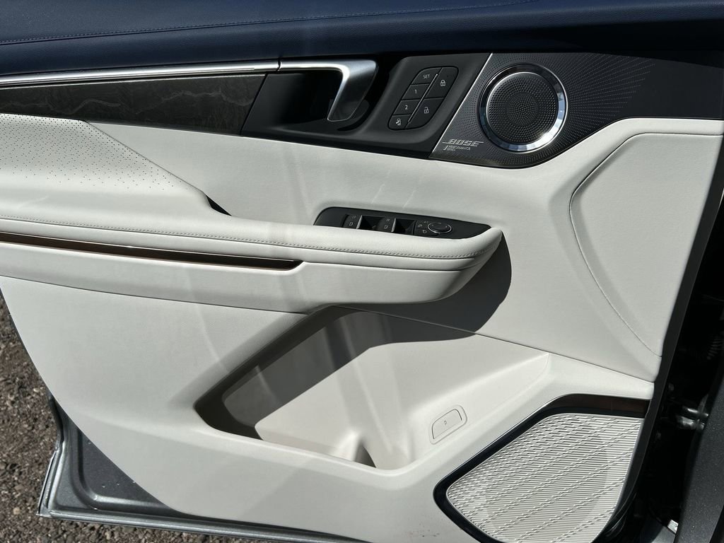 New 2026 Buick Enclave Avenir w/ Super Cruise Package FWD image 23