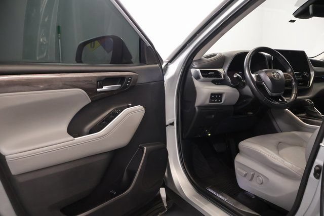 Used 2021 Toyota Highlander Platinum AWD/4WD image 9