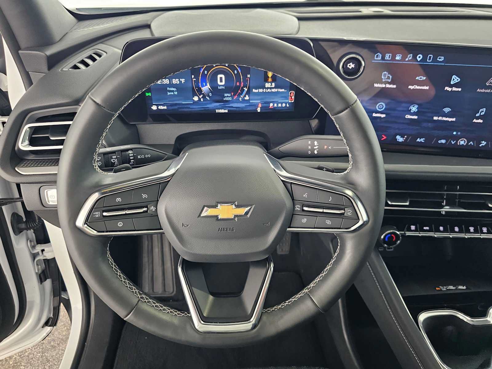 Used 2025 Chevrolet Traverse LT FWD image 24
