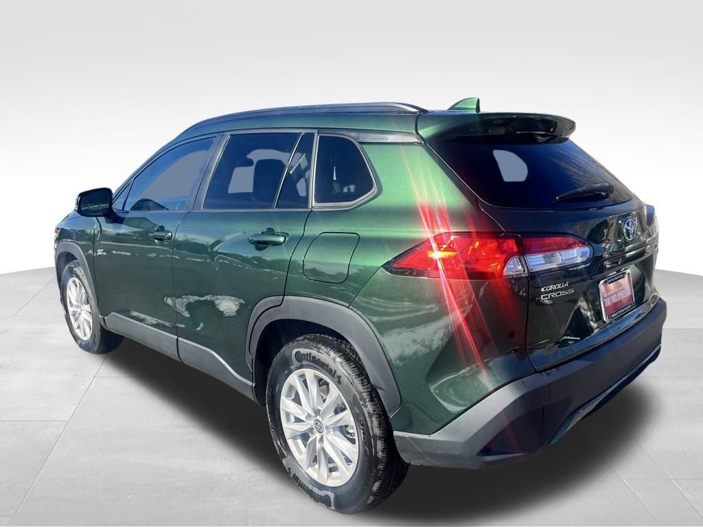 Used 2023 Toyota Corolla Cross LE image 5