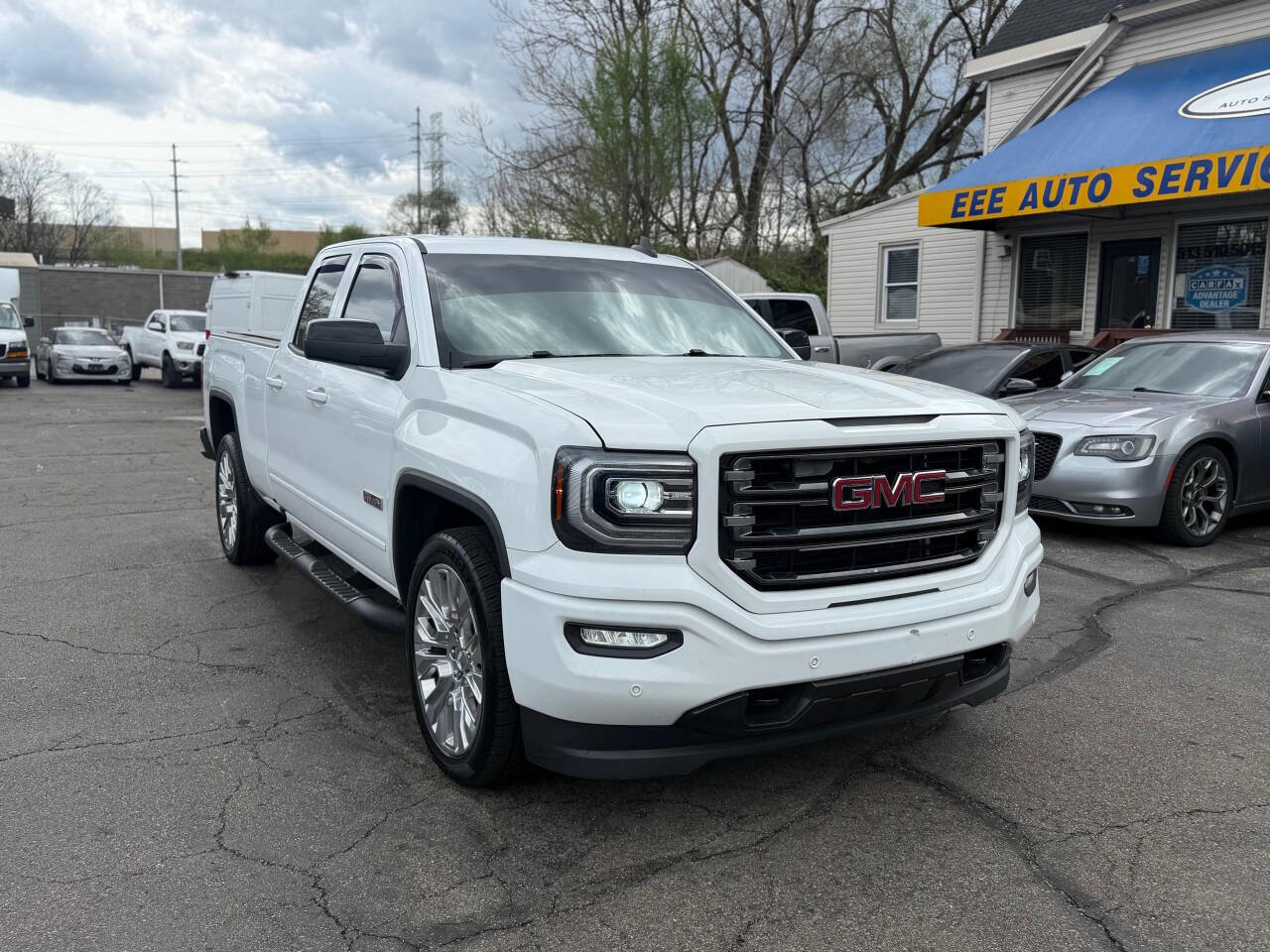 Used 2017 GMC Sierra 1500 SLT AWD/4WD image 2