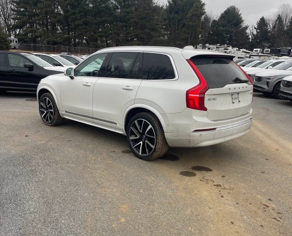 Used 2023 Volvo XC90 B6 Plus w/ Protection Package image 3