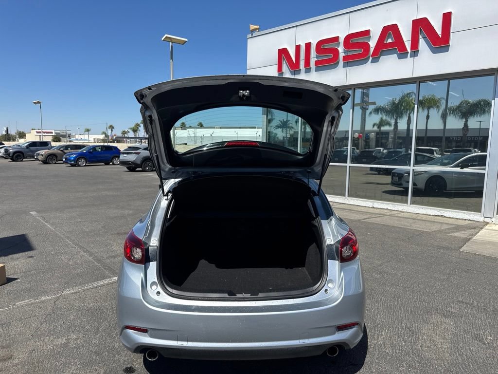 Used 2018 MAZDA MAZDA3 Touring FWD image 14