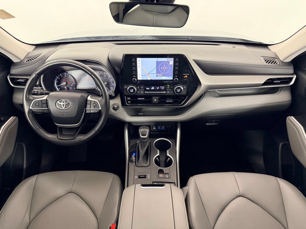Used 2022 Toyota Highlander XLE FWD image 15