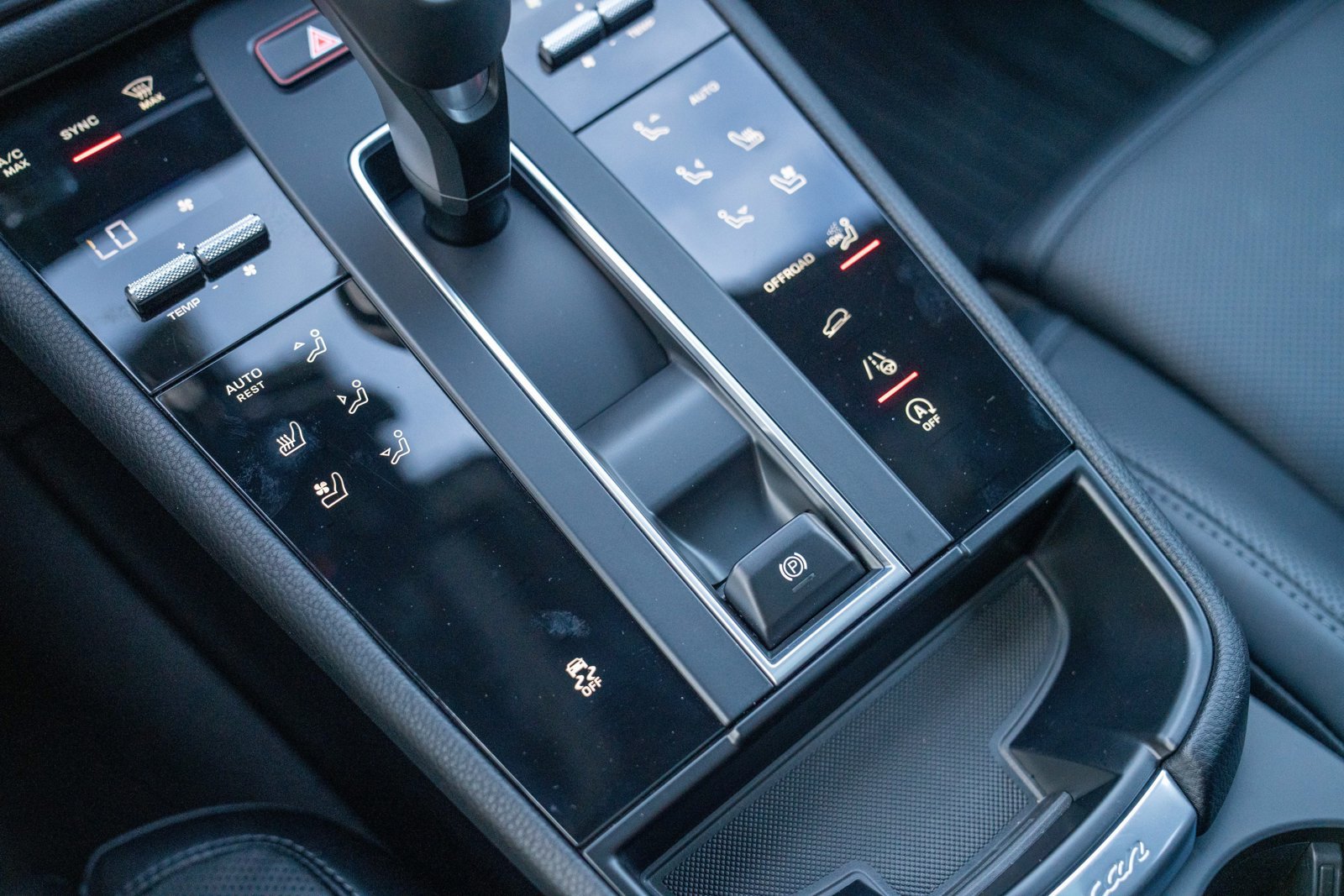 Certified 2026 Porsche Macan Turbo AWD/4WD image 20