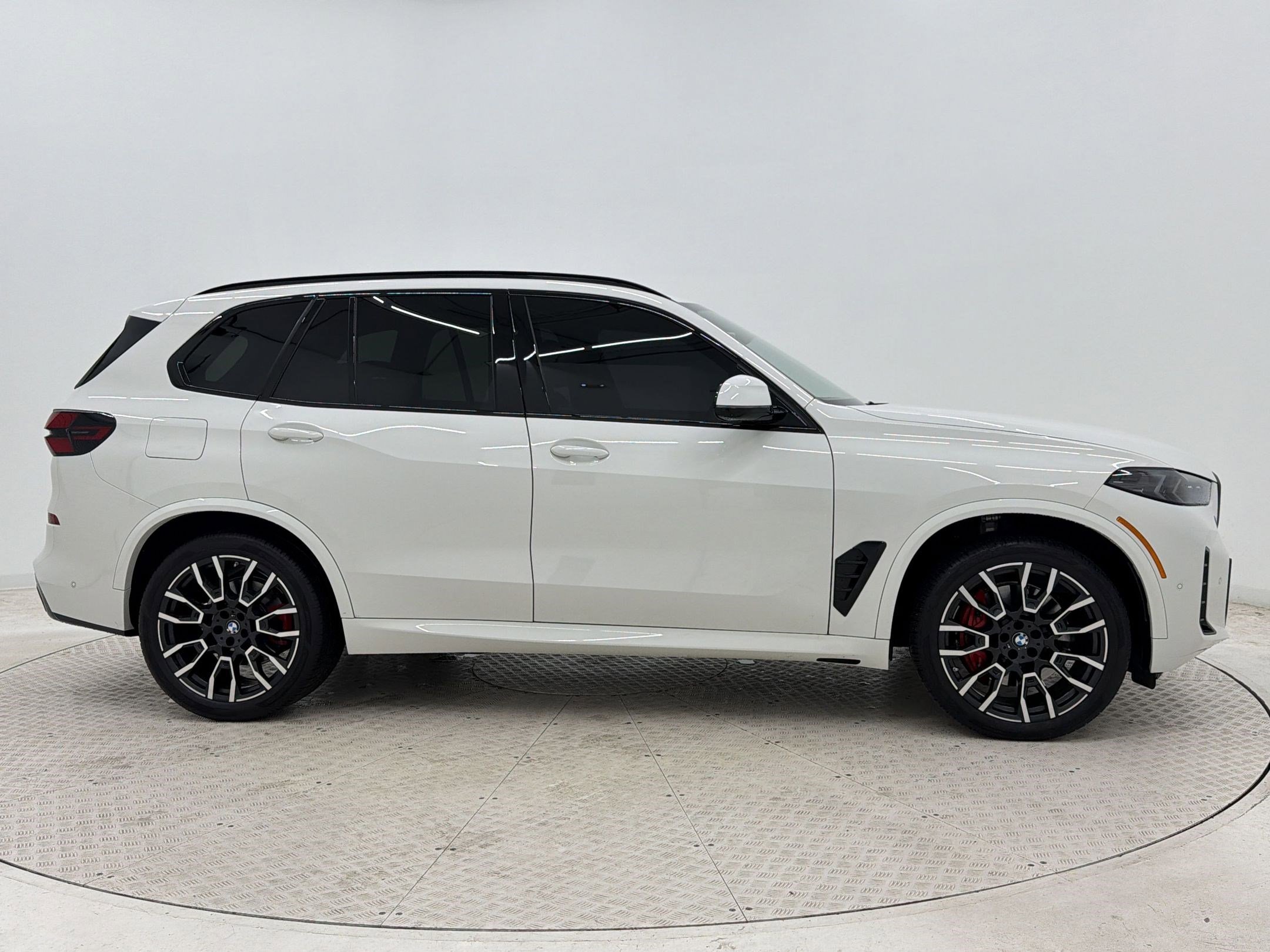 Certified 2025 BMW X5 xDrive40i w/ Executive Package image 8