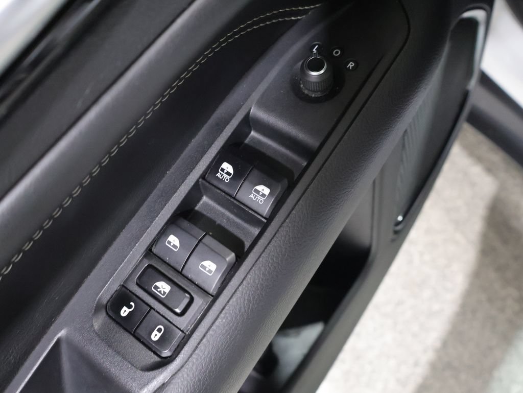 Certified 2023 Jeep Compass Latitude AWD/4WD image 15
