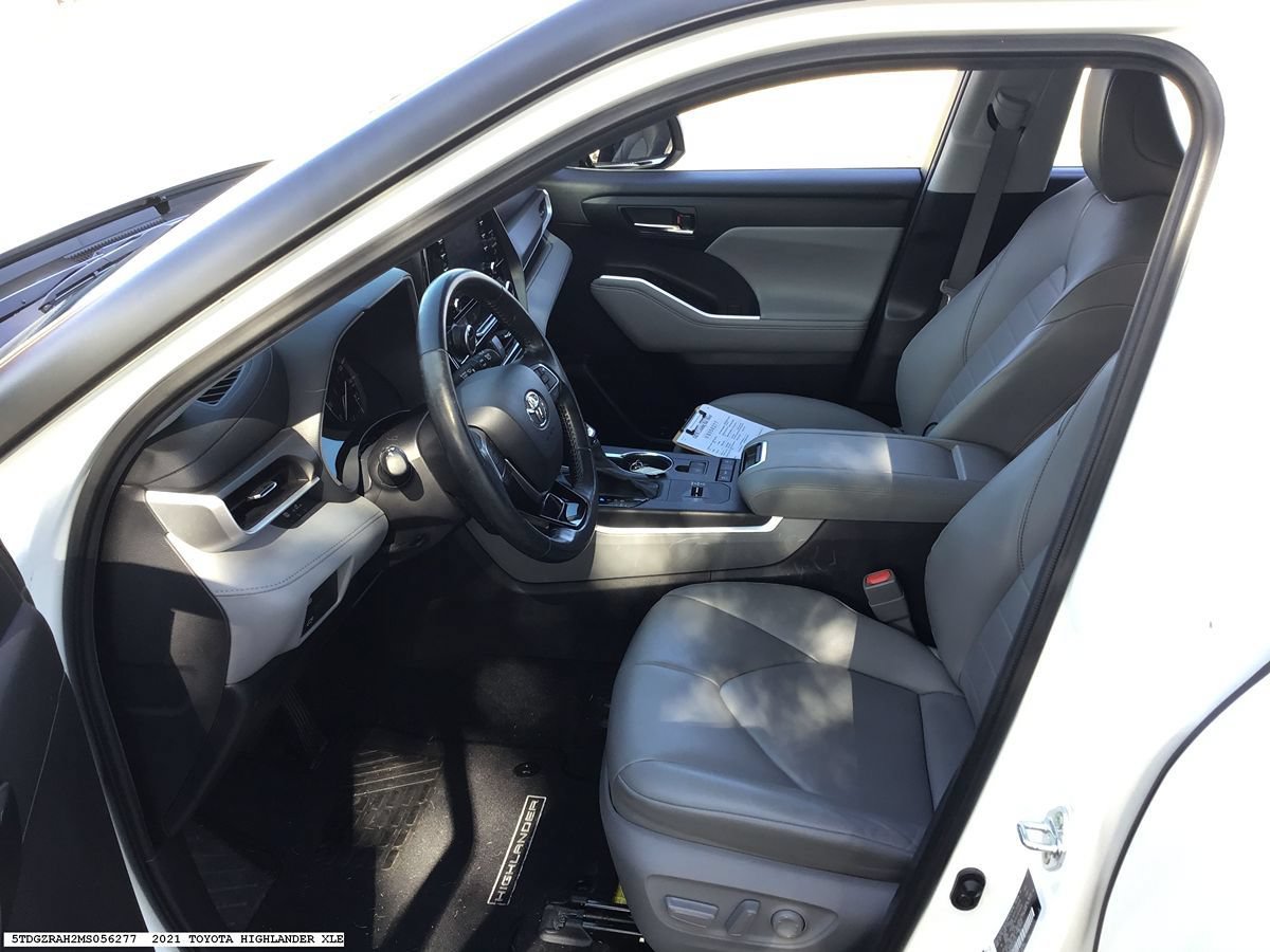 Used 2021 Toyota Highlander XLE FWD image 7