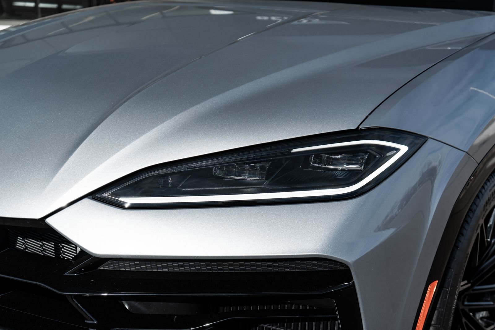 Used 2025 Lamborghini Urus SE AWD/4WD image 23