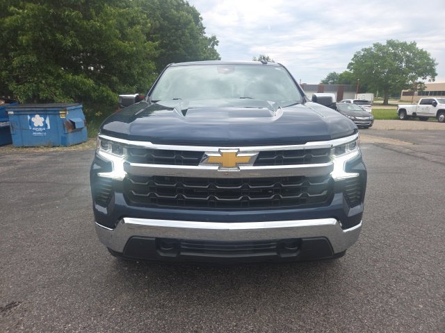 Used 2023 Chevrolet Silverado 1500 LT AWD/4WD image 2