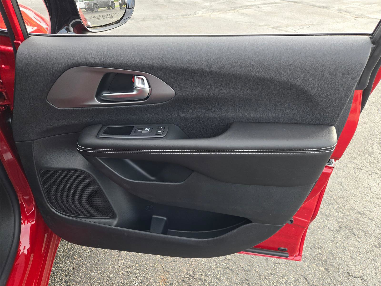 New 2027 Chrysler Pacifica Select AWD/4WD image 6