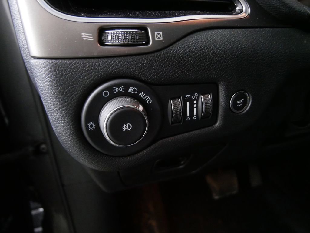 Used 2022 Jeep Cherokee Limited AWD/4WD image 21