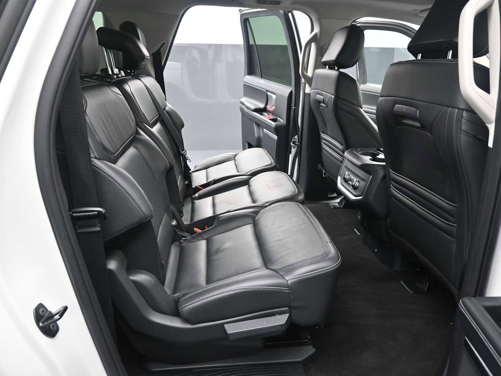Used 2025 Ford Expedition Max Platinum AWD/4WD image 16