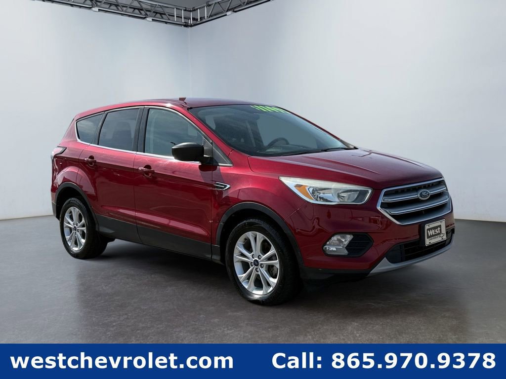 Used 2017 Ford Escape SE FWD image 1