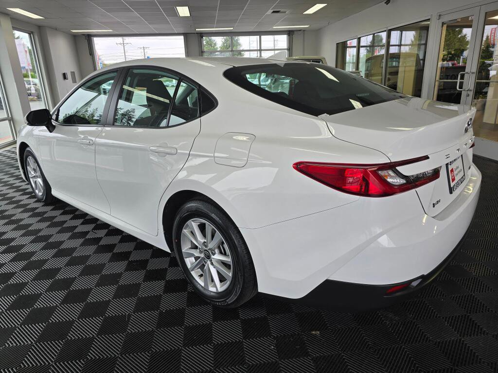 Used 2025 Toyota Camry LE FWD image 5