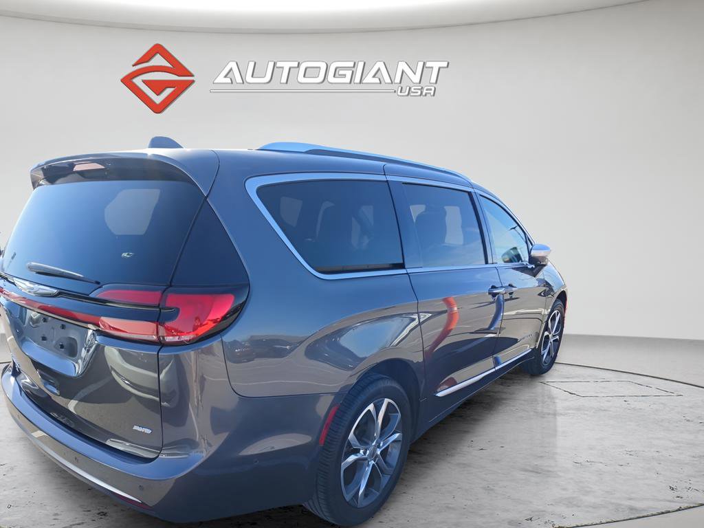 Used 2021 Chrysler Pacifica Pinnacle image 3
