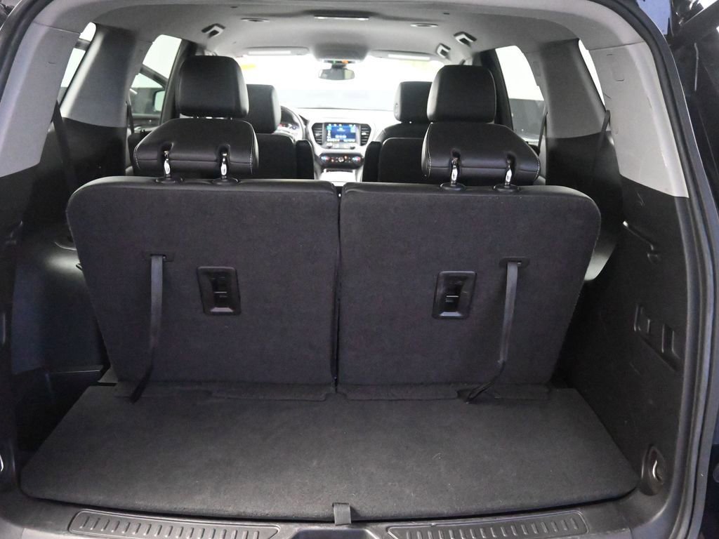 Used 2023 GMC Acadia SLT image 19