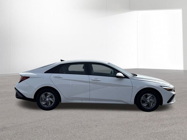 New 2026 Hyundai Elantra SE w/ Cargo Package FWD image 31