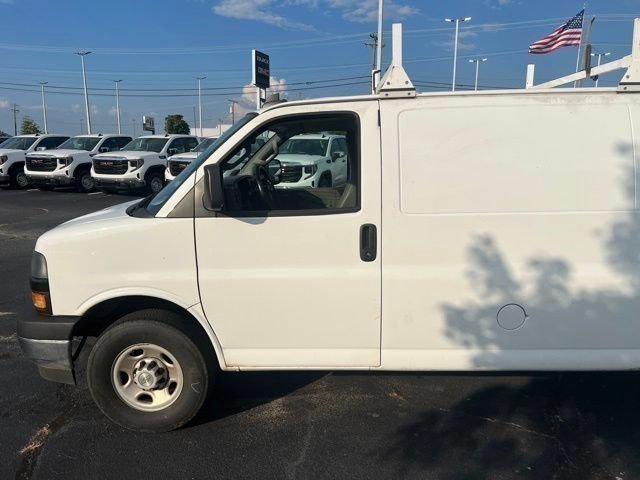 Used 2022 Chevrolet Express 2500 w/ Driver Convenience Package RWD image 9