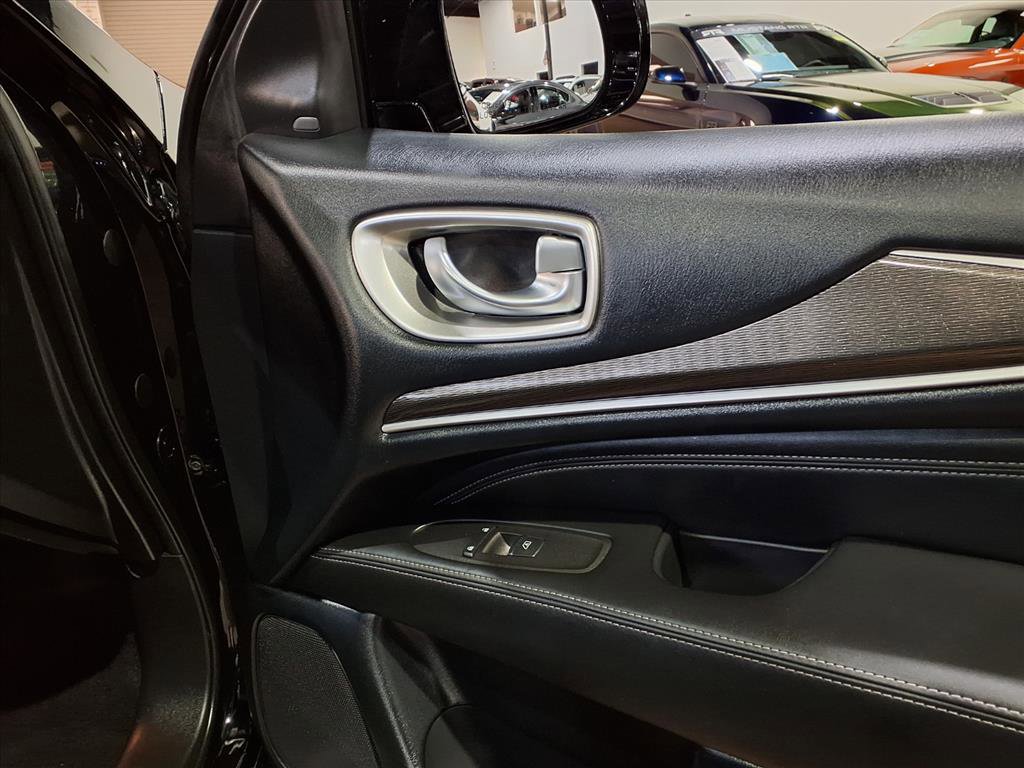 Used 2019 INFINITI QX60 Luxe w/ Essential Package image 29