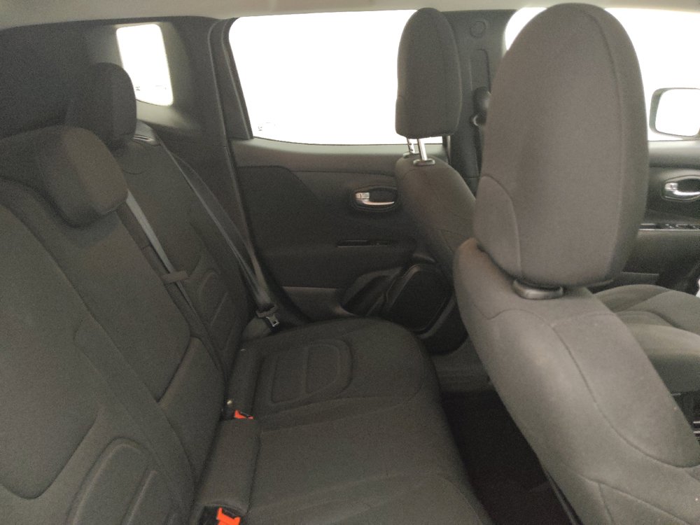 Used 2020 Jeep Renegade Latitude w/ Popular Equipment Group FWD image 19