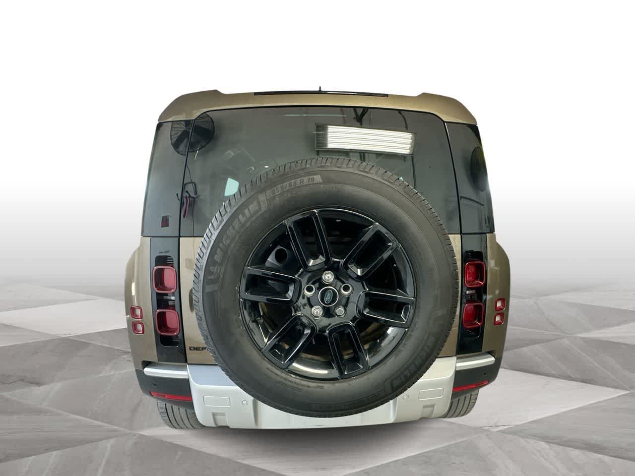 Used 2025 Land Rover Defender 110 S AWD/4WD image 7