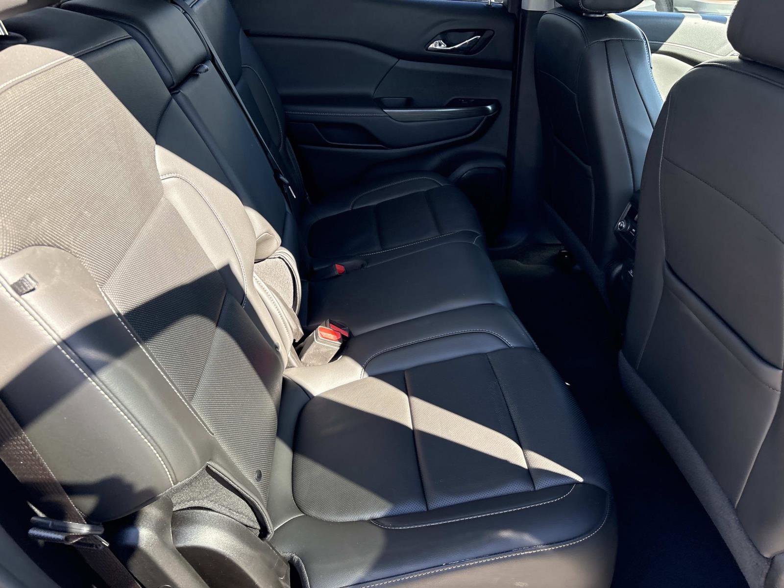 Certified 2023 GMC Acadia SLT image 32