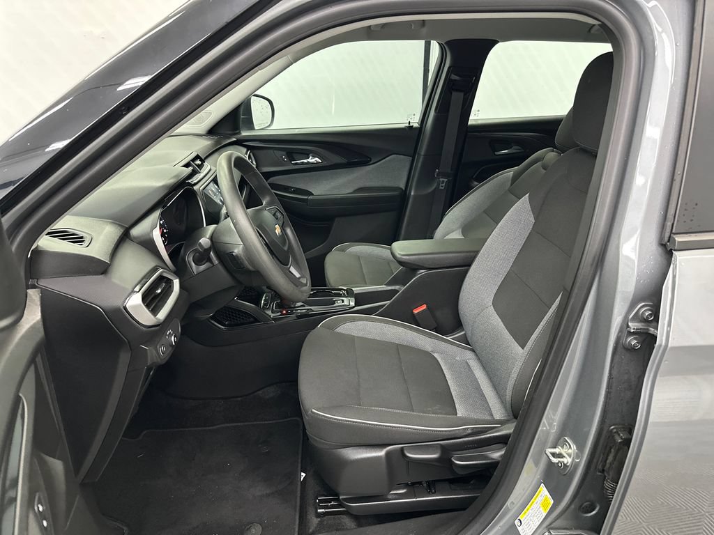 Used 2023 Chevrolet TrailBlazer LS FWD image 9