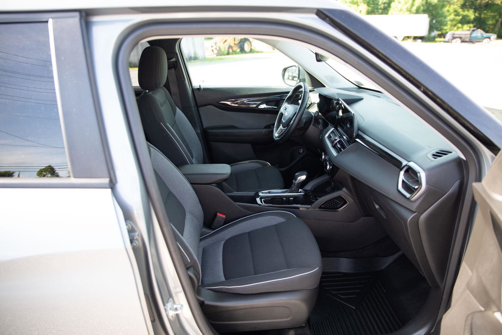 Used 2024 Chevrolet TrailBlazer LT w/ Convenience Package FWD image 24