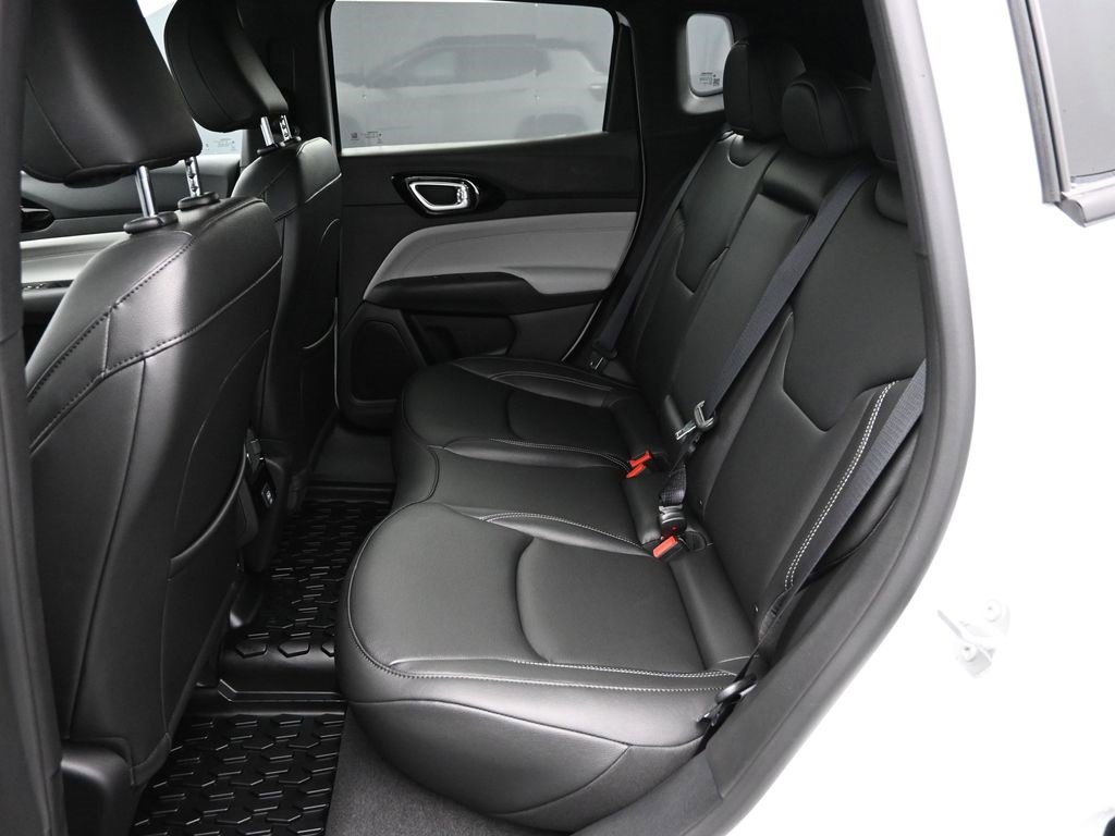 Certified 2025 Jeep Compass Limited image 14