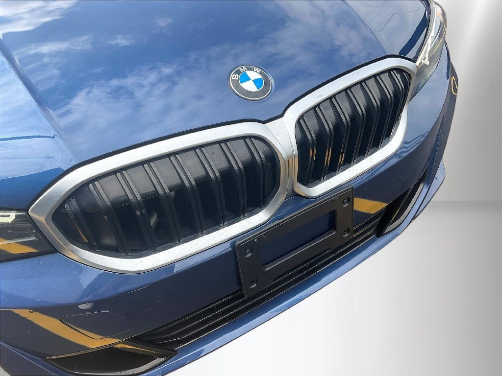 Used 2023 BMW 330i xDrive Sedan w/ Driving Assistance Package AWD/4WD image 32