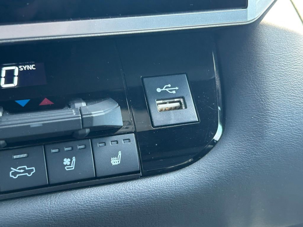 Used 2025 Toyota Tundra Platinum image 39