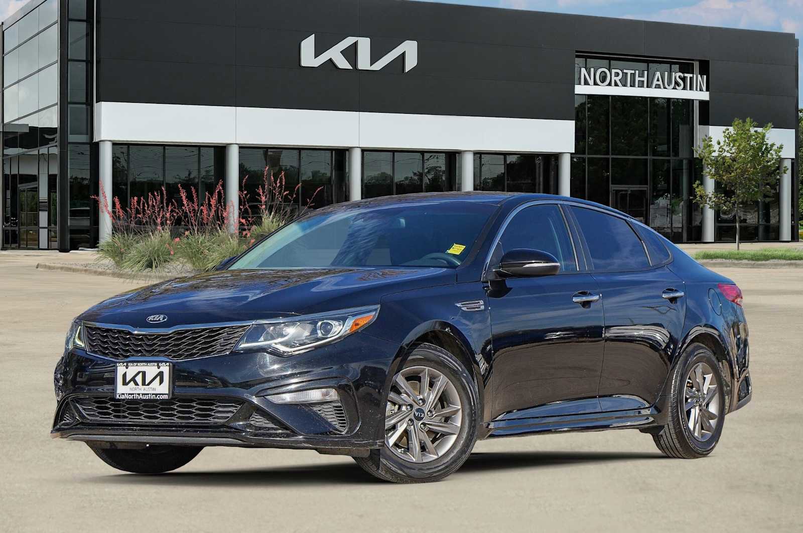 Used 2020 Kia Optima LX image 2
