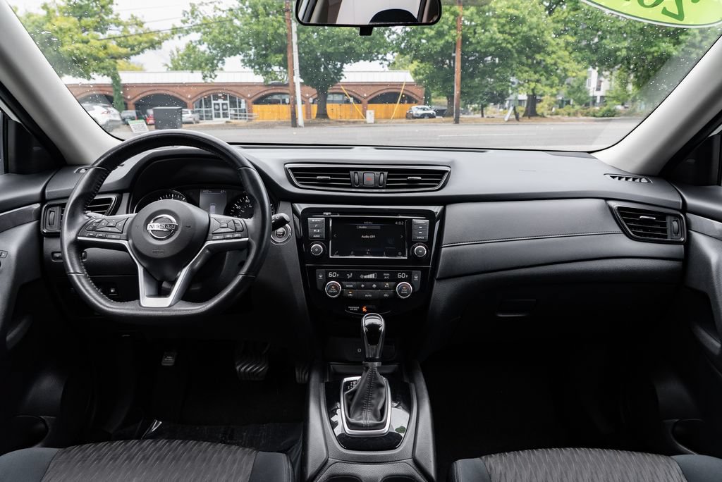 Used 2018 Nissan Rogue SV AWD/4WD image 9