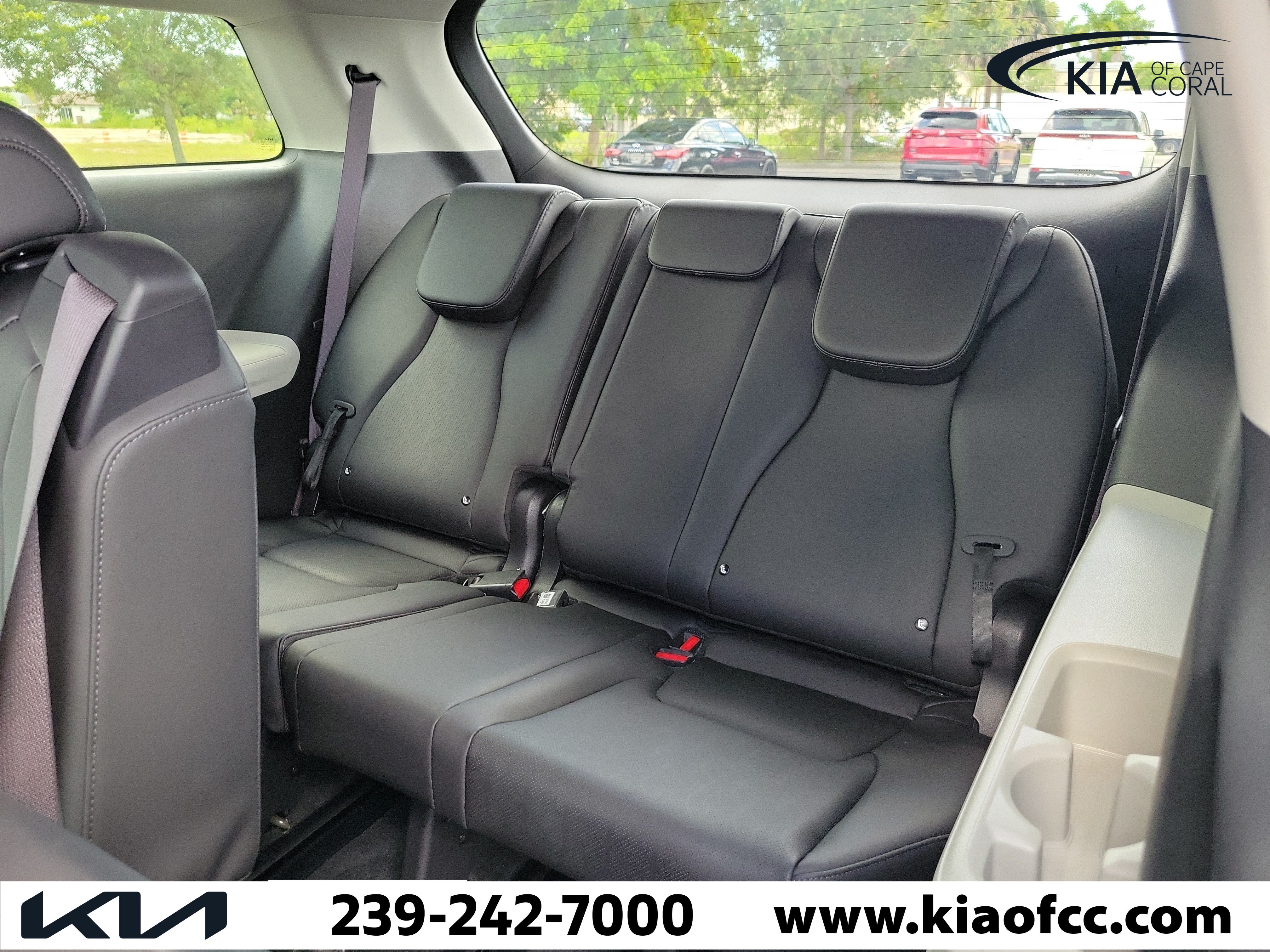 Certified 2023 Kia Carnival LX FWD image 12