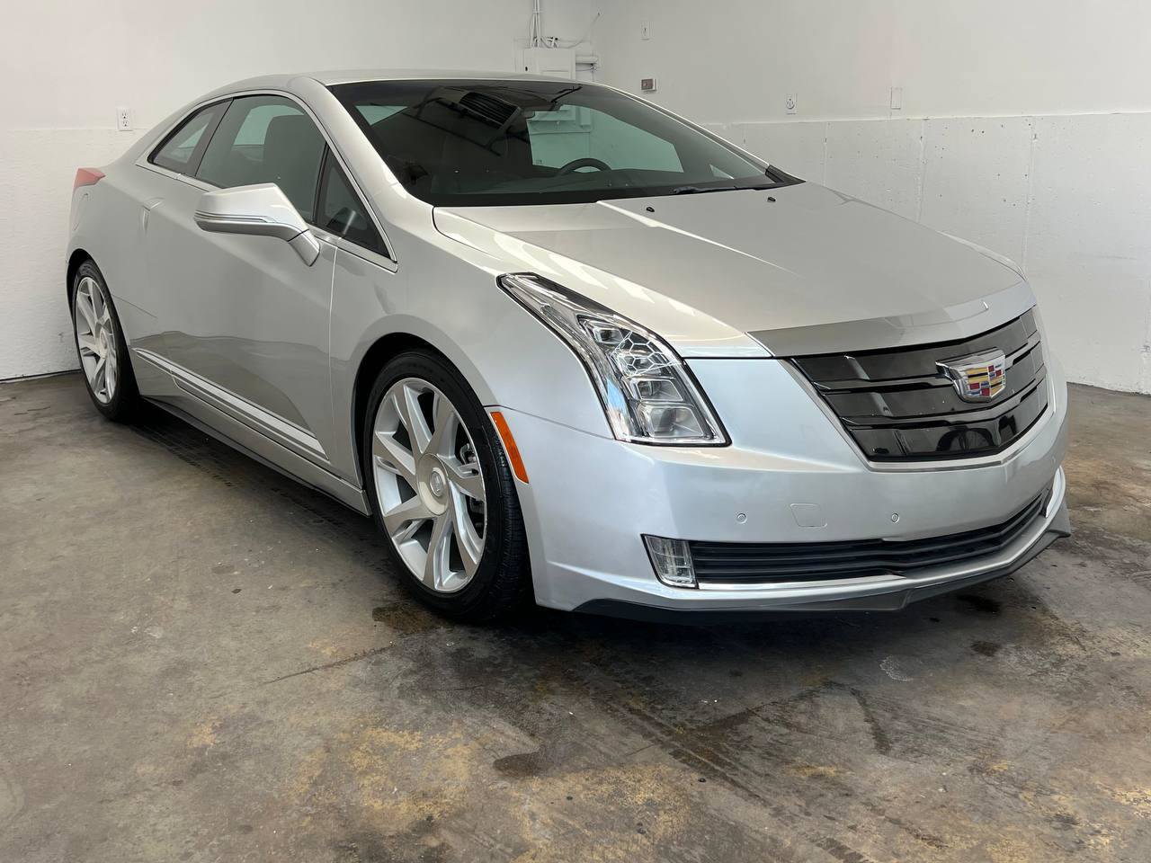 Used 2016 Cadillac ELR FWD image 3