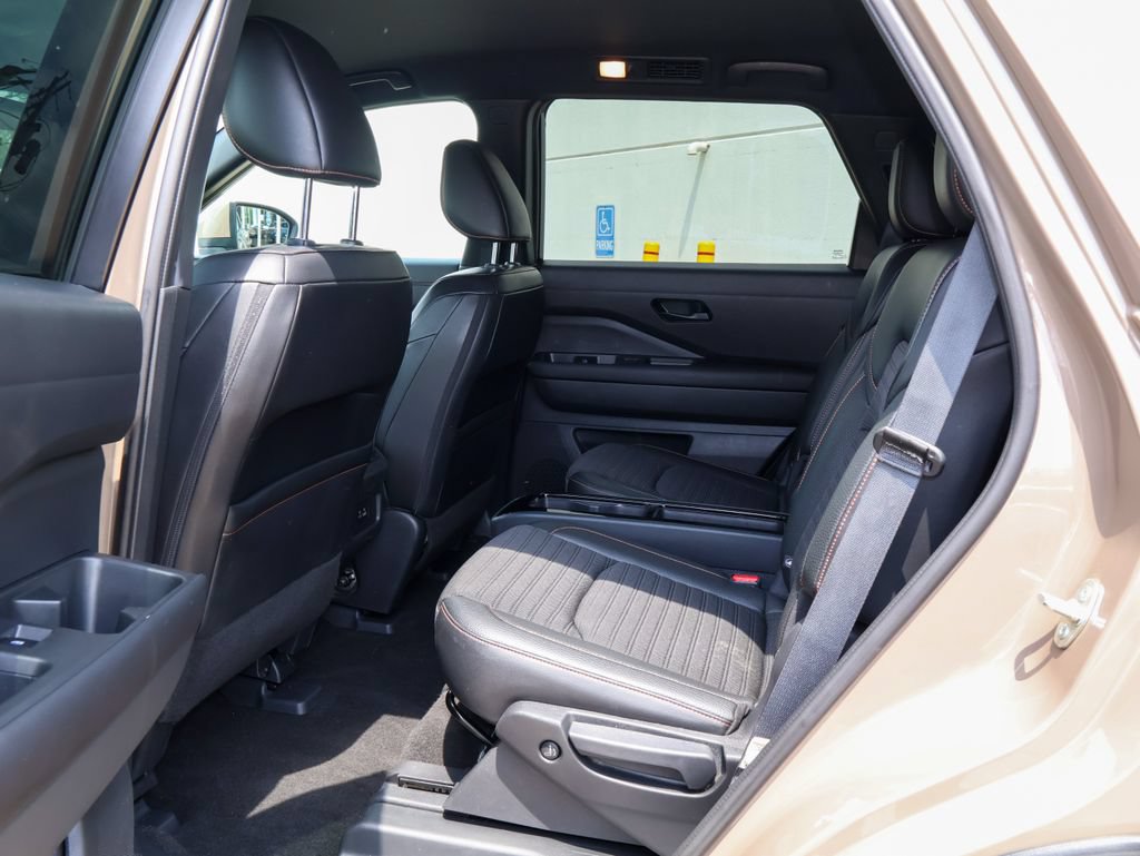 Used 2023 Nissan Pathfinder Rock Creek AWD/4WD image 13