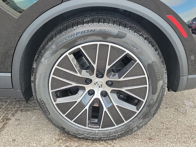 Used 2025 Porsche Macan 4 Electric image 13