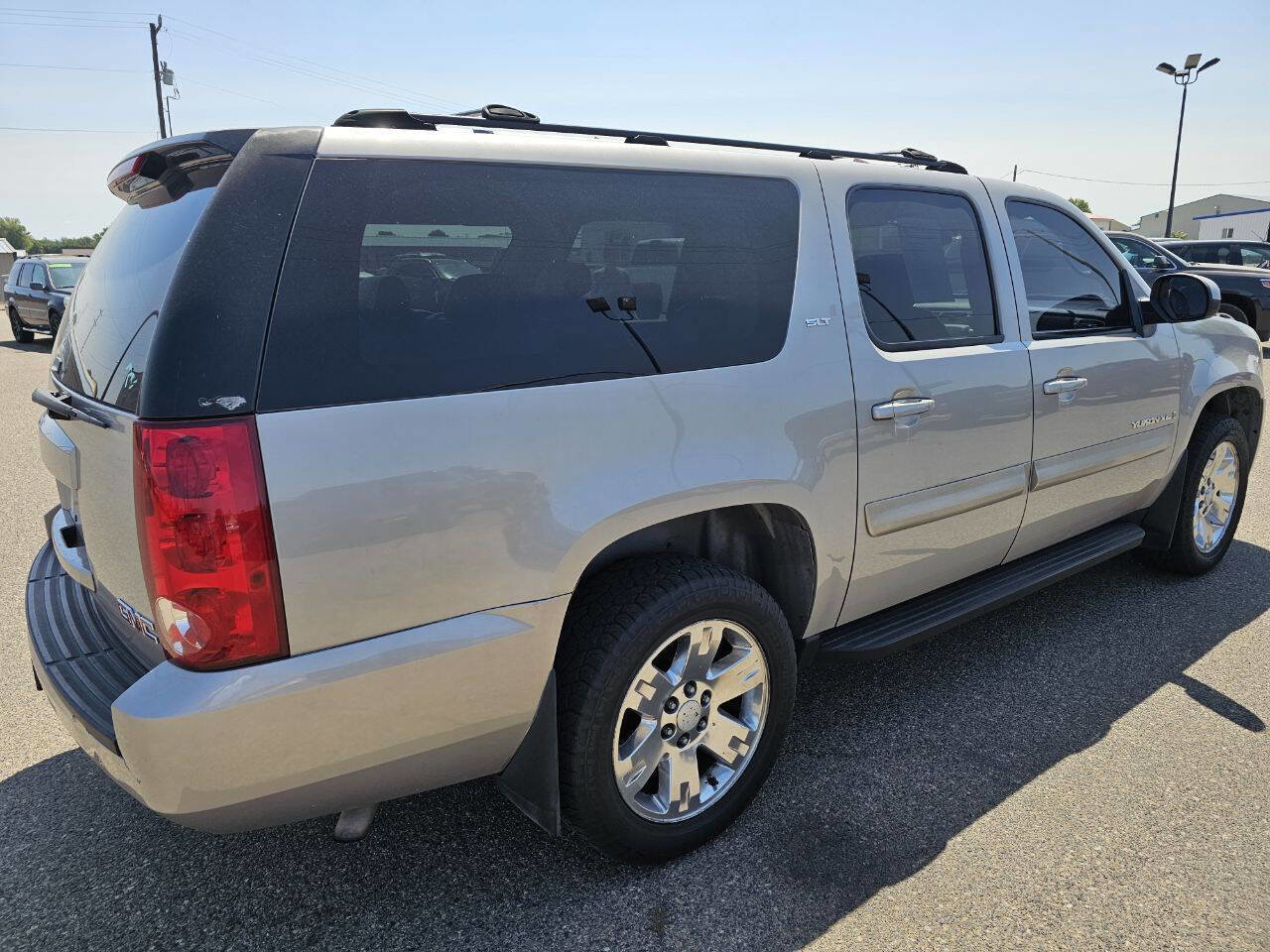 Used 2007 GMC Yukon XL SLT w/ SLT Preferred Equipment Group image 5