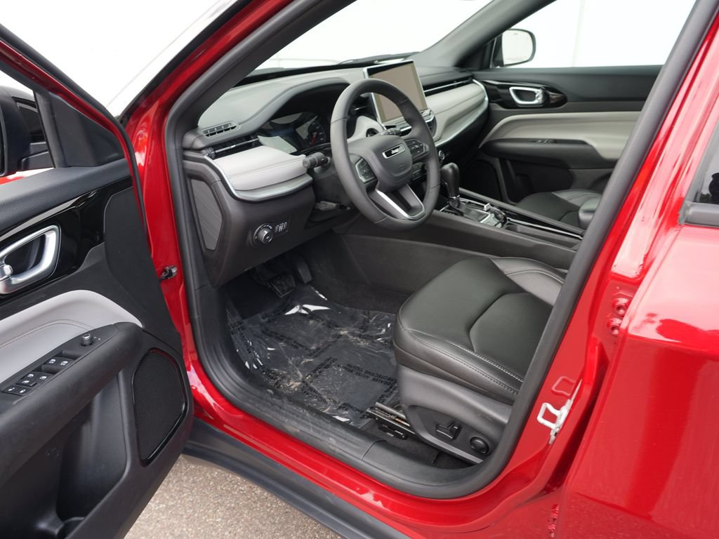 Used 2025 Jeep Compass Limited AWD/4WD image 13