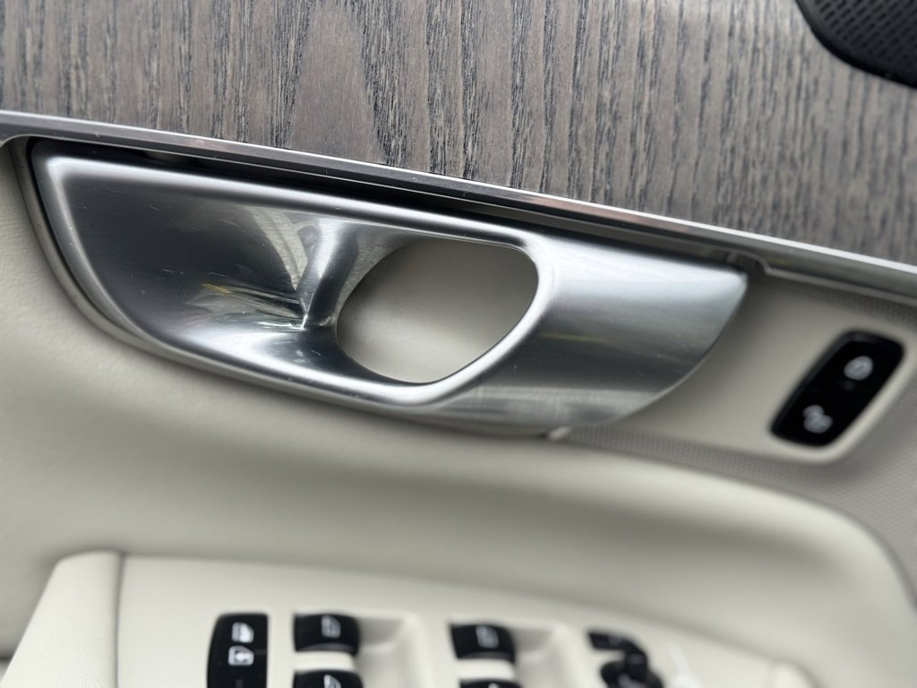 Used 2024 Volvo XC90 B6 Plus w/ Protection Package Premier image 24