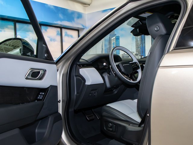 New 2026 Land Rover Range Rover Velar Dynamic SE image 12