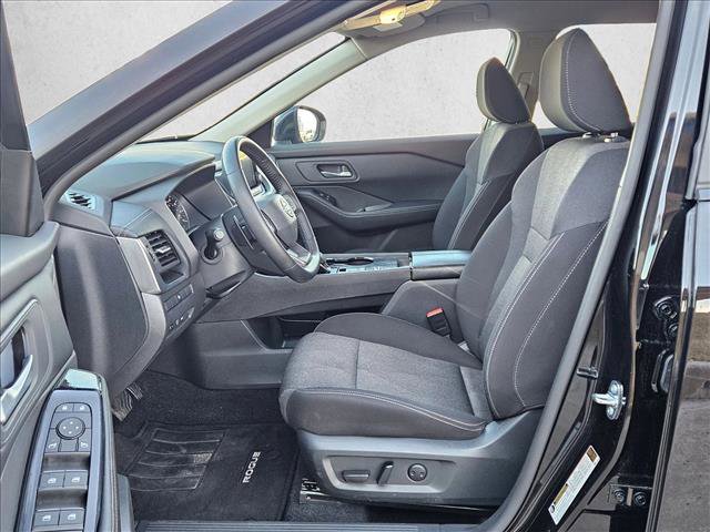 Used 2025 Nissan Rogue SV image 15