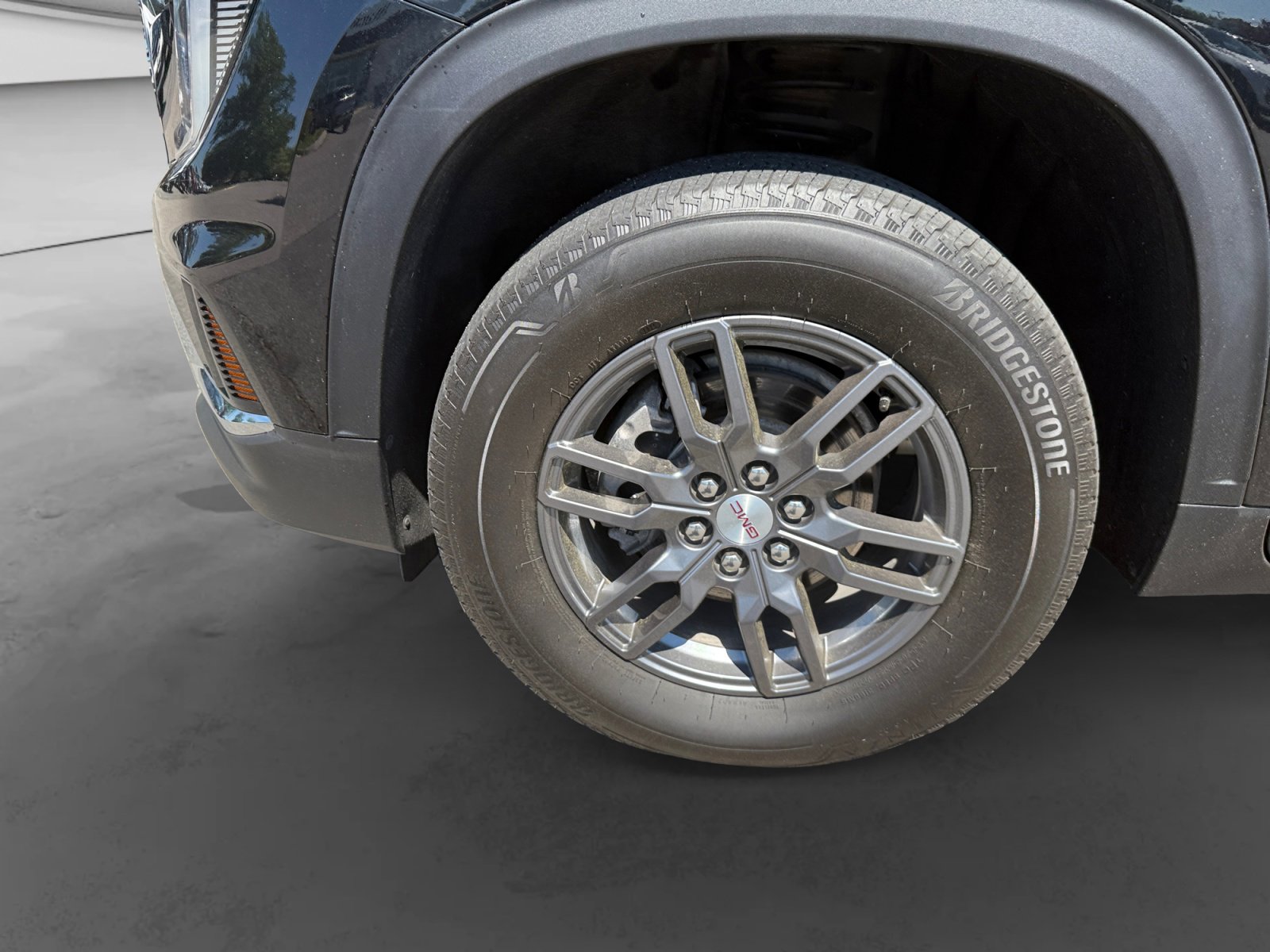 Used 2025 GMC Acadia Elevation image 9