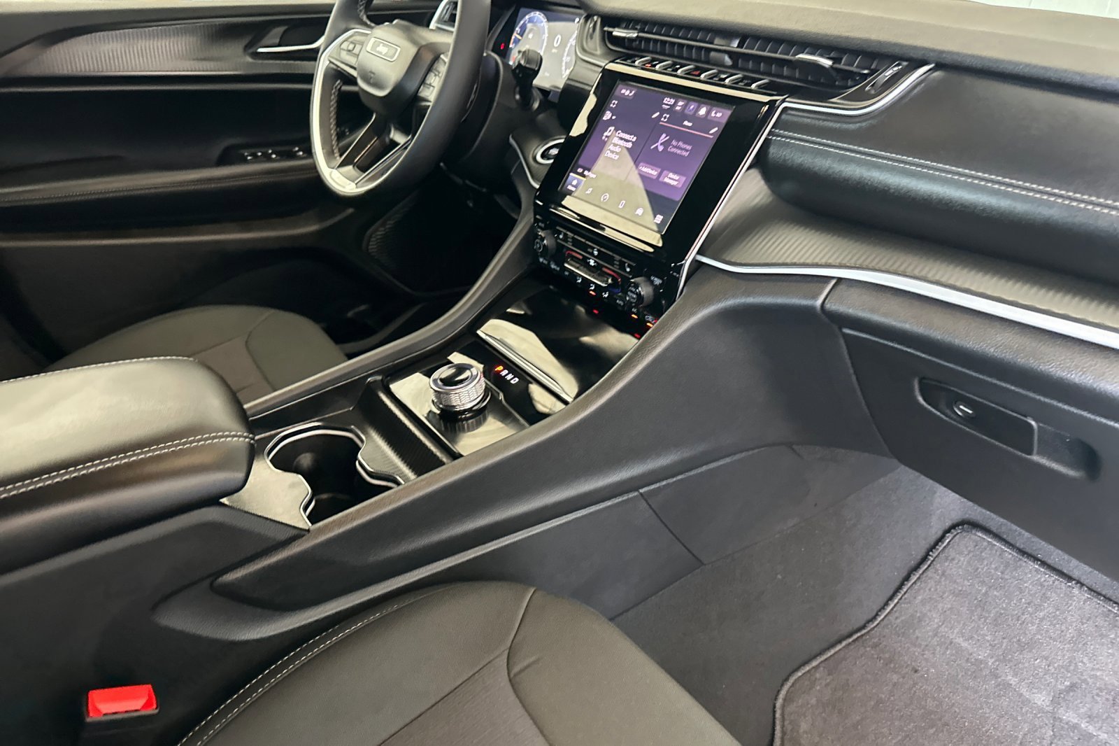 New 2025 Jeep Grand Cherokee Laredo X w/ Luxury Tech Group I image 16