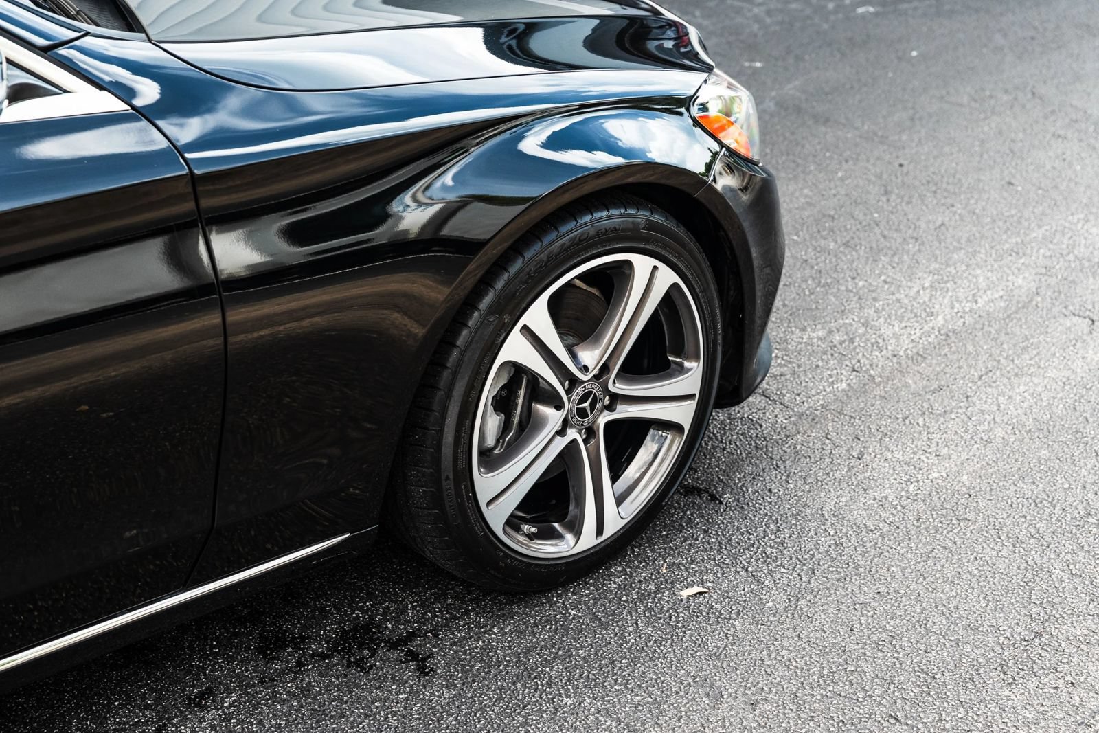Used 2019 Mercedes-Benz C 300 Sedan w/ Premium Package image 4