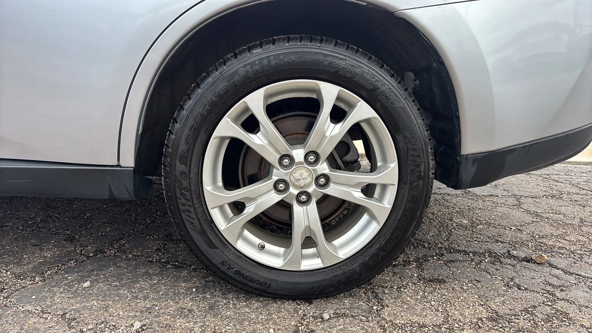 Used 2014 Mitsubishi Outlander SE FWD image 2