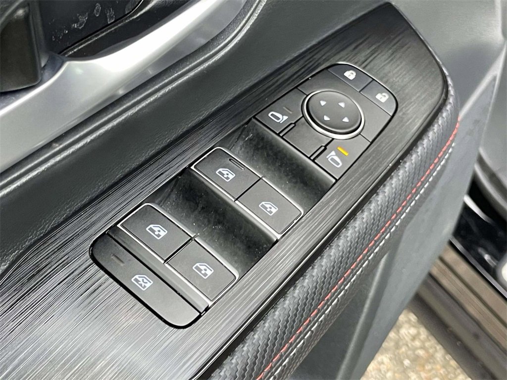 Certified 2025 Nissan Kicks SR w/ Illumination Package image 17